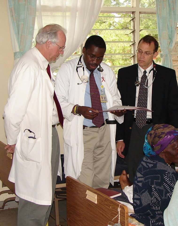 Dr. Robert Einterz